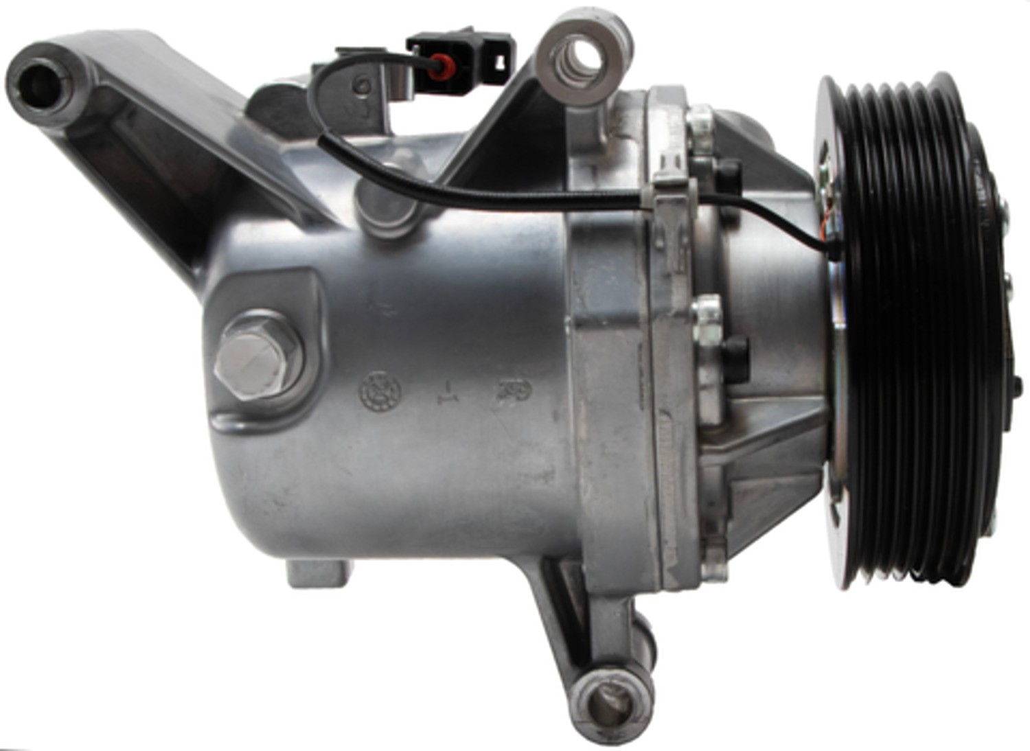 Valeo CR08 Compressor