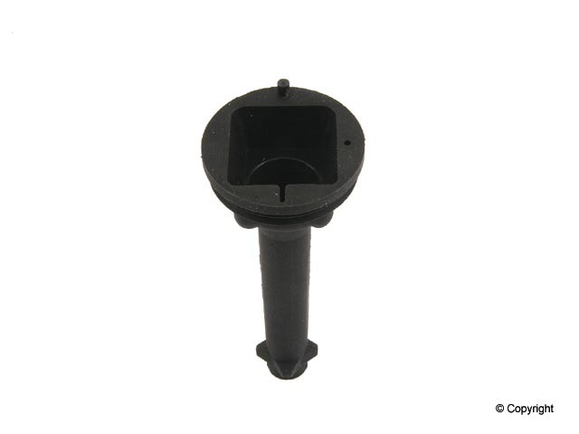 PLUG CONNECTOR