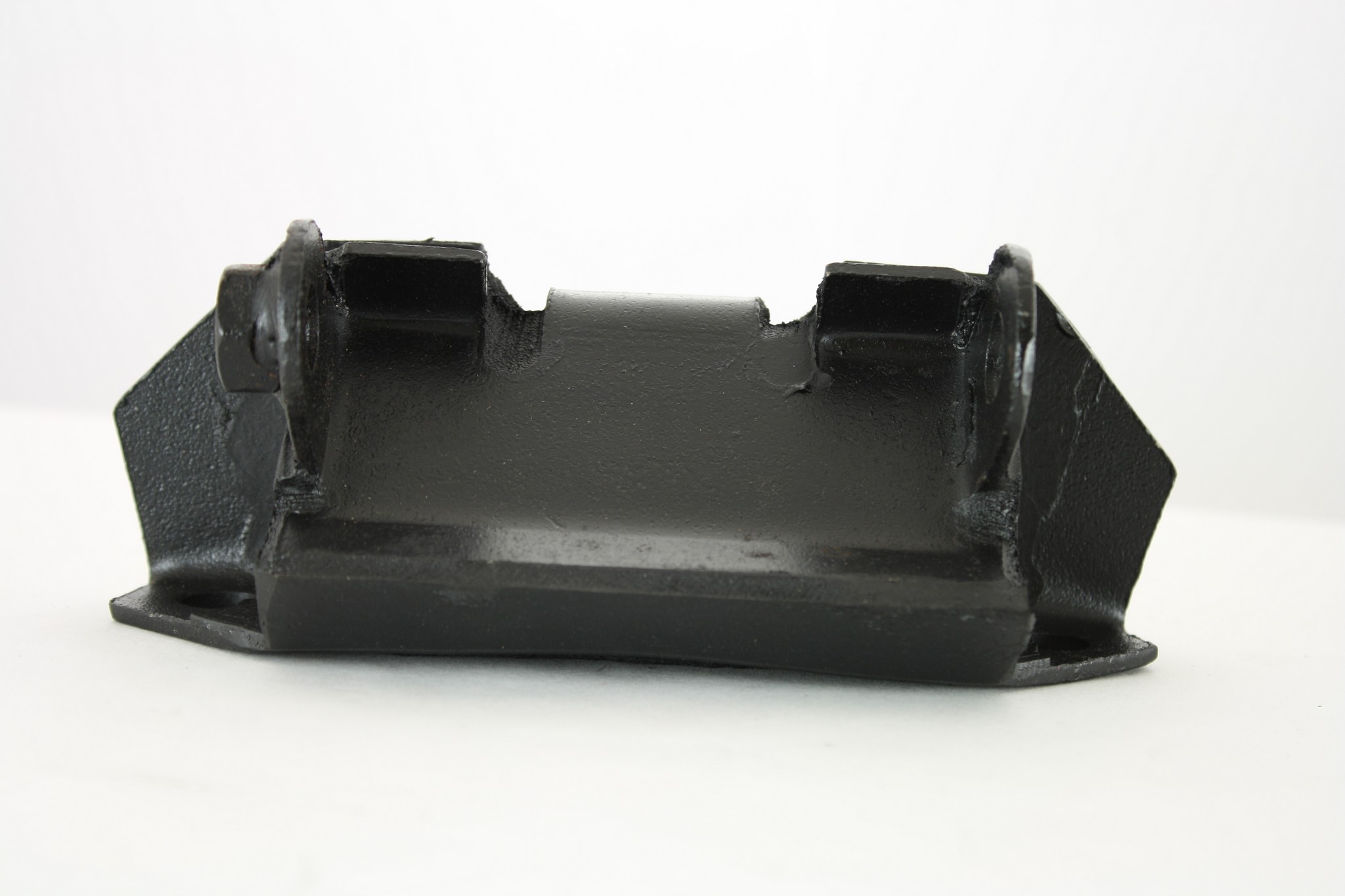 ENGINE MOUNT