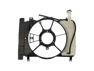 Fan Shroud With Integrated Coolant Reservoir