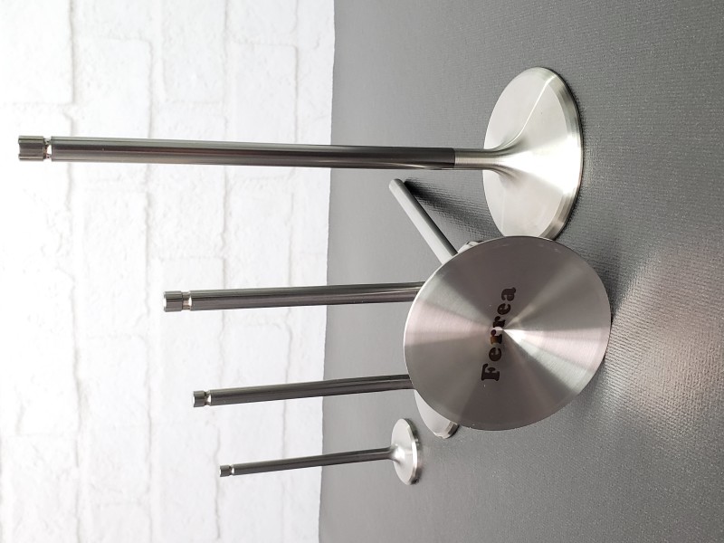 Ferrea Chevy/Chry/Ford SB 2.15in 11/32in 5.55in 0.29in 12 Deg +.600 Ti Comp Intake Valve - Set of 8