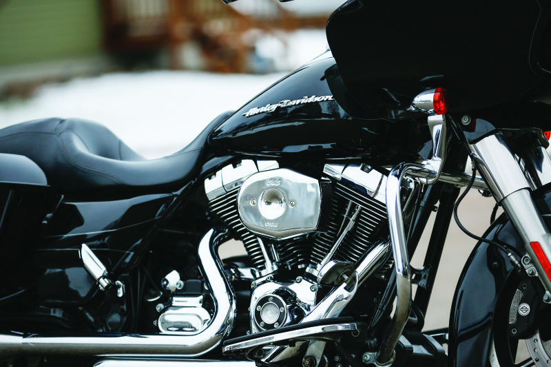 S&S Cycle 08-16 Touring/16-17 Softail Models Stealth Air Cleaner Kit w/ Chrome Tribute Cover