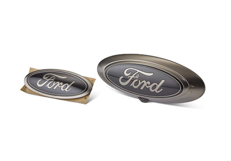 Ford Racing 22-24 Maverick XL/XLT/Lariat Smoked Chrome Oval Kit