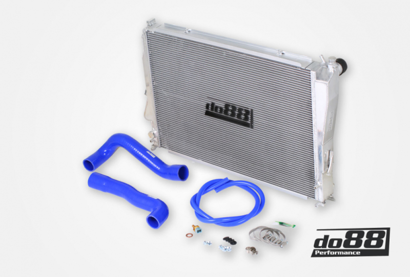 do88 00-06 BMW M3 (E46) Aluminum Radiator w/Blue Hoses